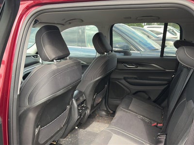 2023 Jeep Grand Cherokee Laredo 4x4
