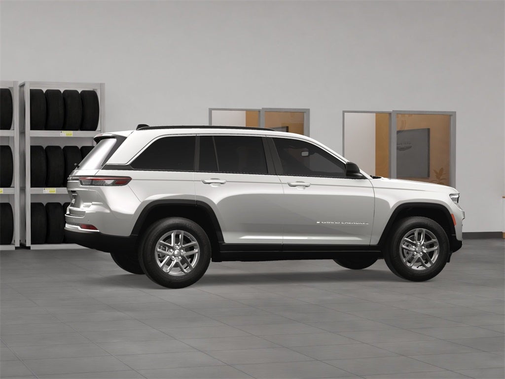 2025 Jeep Grand Cherokee GRAND CHEROKEE LAREDO X 4X4