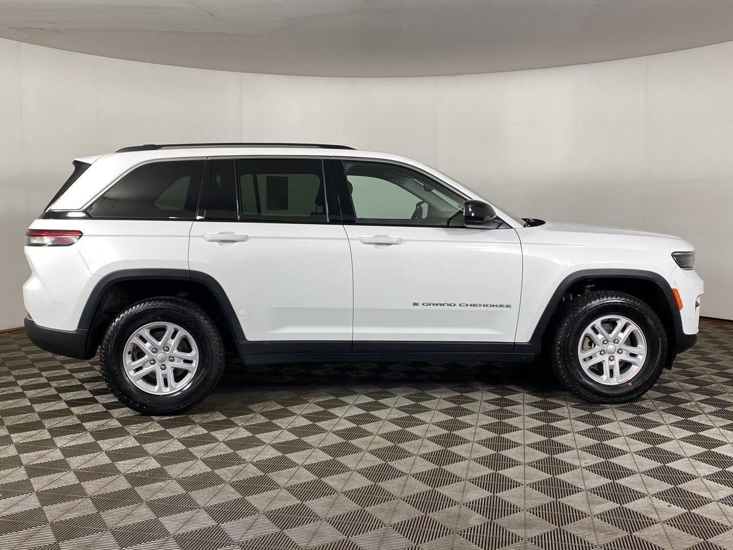 2023 Jeep Grand Cherokee Laredo 4x4