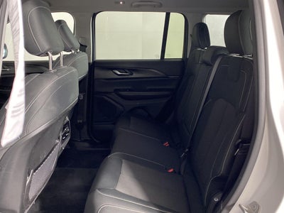 2023 Jeep Grand Cherokee Laredo 4x4