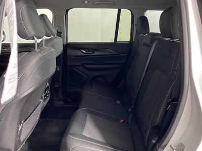 2023 Jeep Grand Cherokee Laredo 4x4