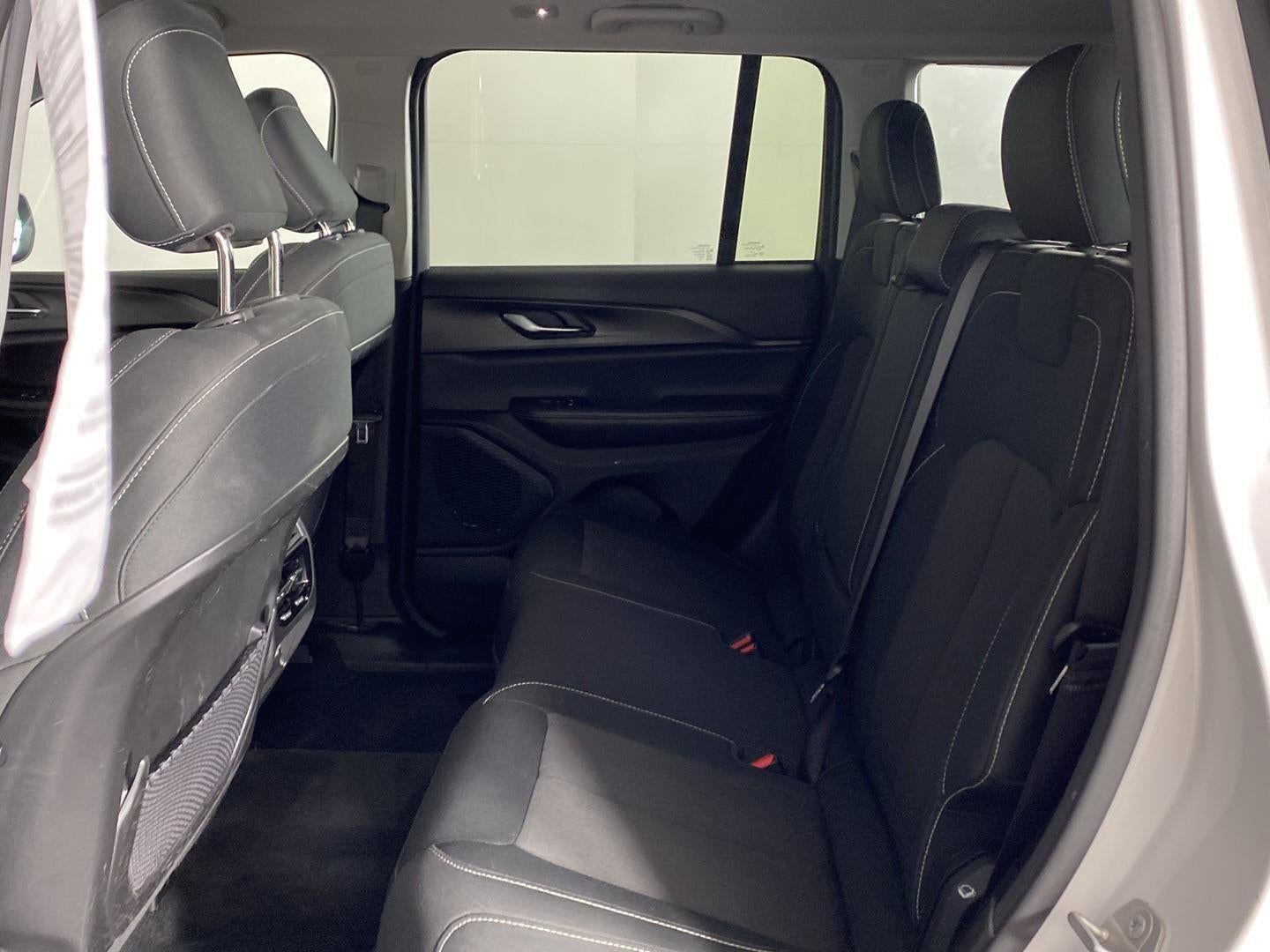 2023 Jeep Grand Cherokee Laredo 4x4