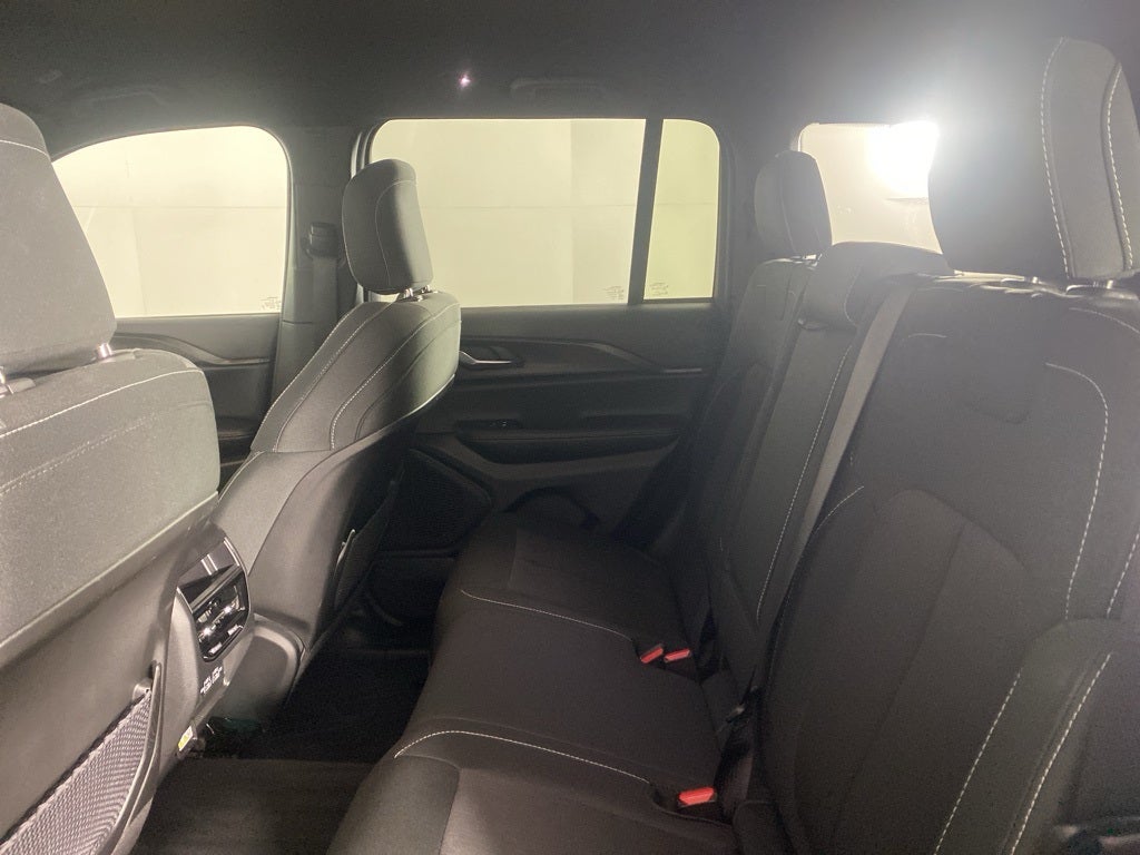 2025 Jeep Grand Cherokee Laredo 4x4