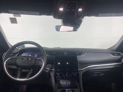 2025 Jeep Grand Cherokee Laredo 4x4