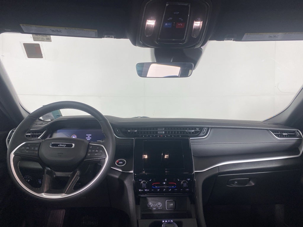 2025 Jeep Grand Cherokee Laredo 4x4