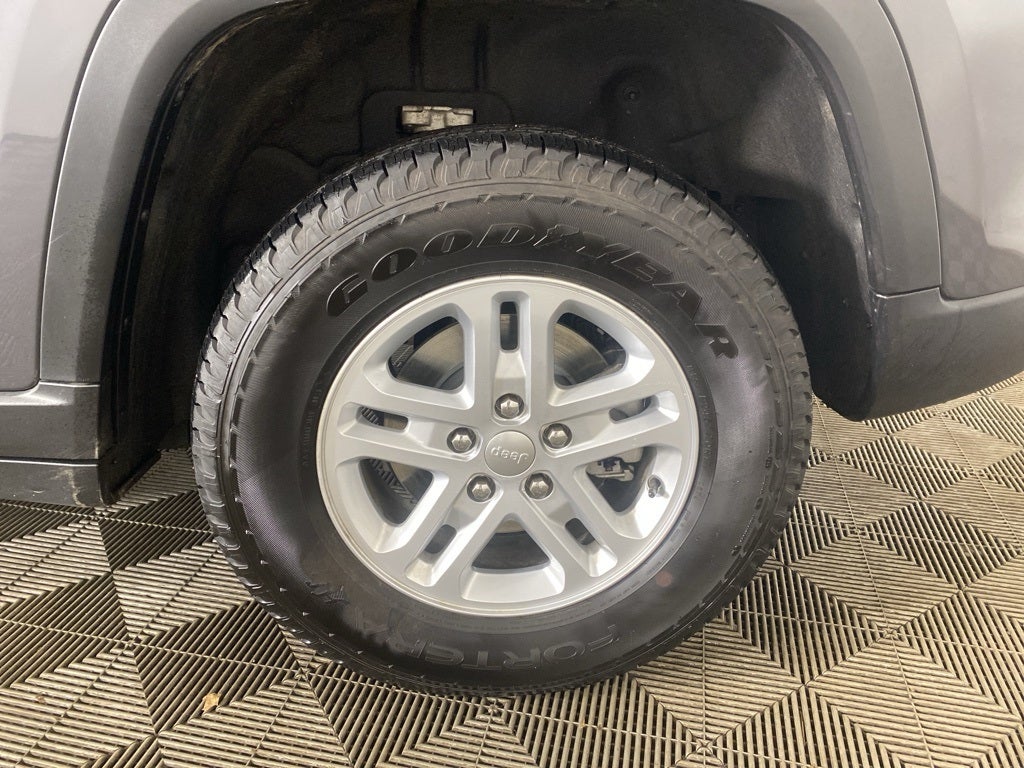 2025 Jeep Grand Cherokee Laredo 4x4