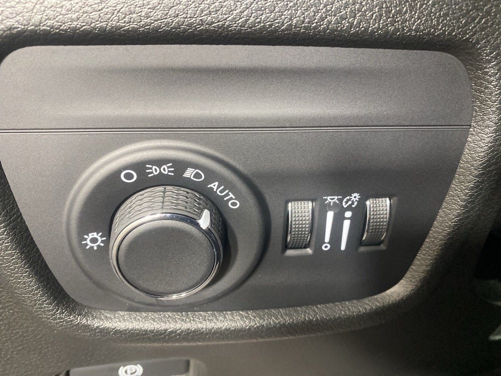 2025 Jeep Grand Cherokee Laredo 4x4