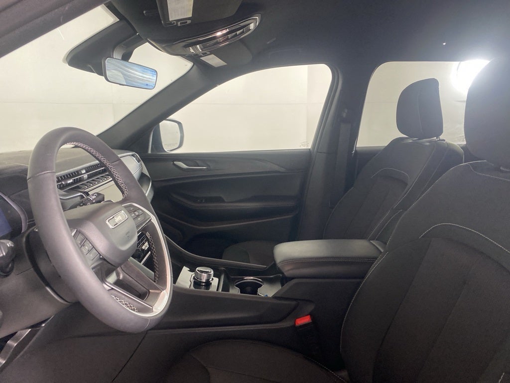 2025 Jeep Grand Cherokee Laredo 4x4