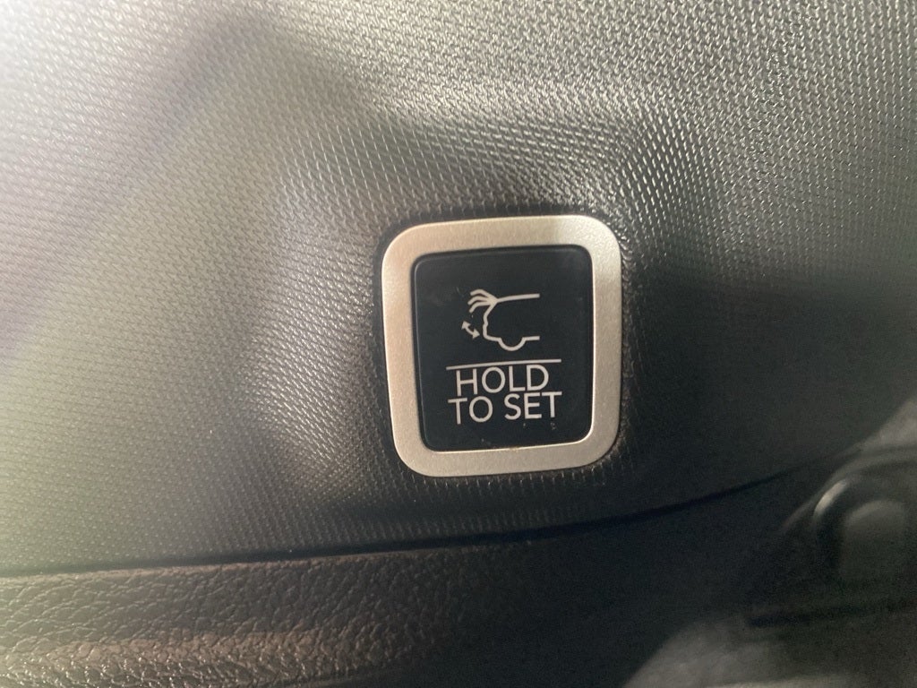 2025 Jeep Grand Cherokee Laredo 4x4