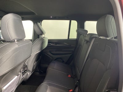 2025 Jeep Grand Cherokee Laredo X 4x4