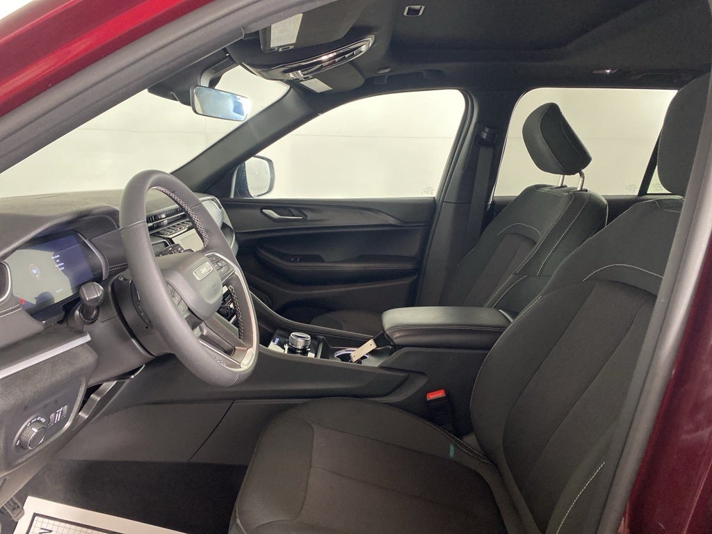 2025 Jeep Grand Cherokee Laredo X 4x4