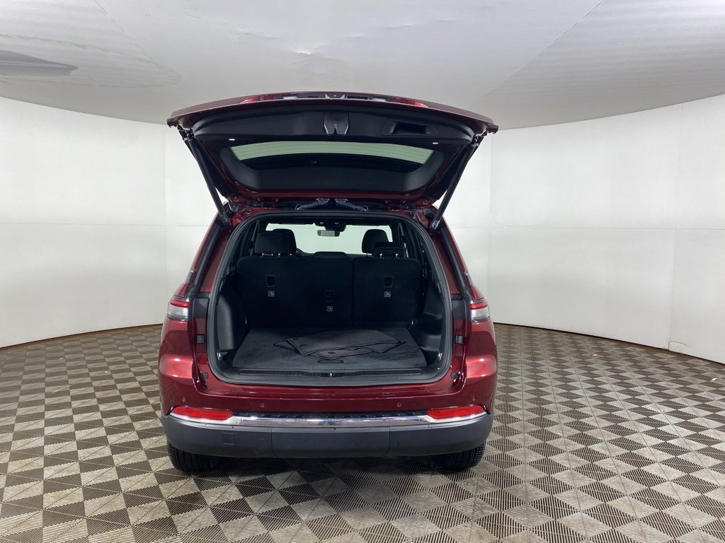 2025 Jeep Grand Cherokee Laredo X 4x4