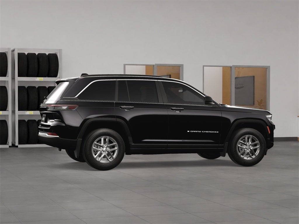 2025 Jeep Grand Cherokee GRAND CHEROKEE LAREDO X 4X4