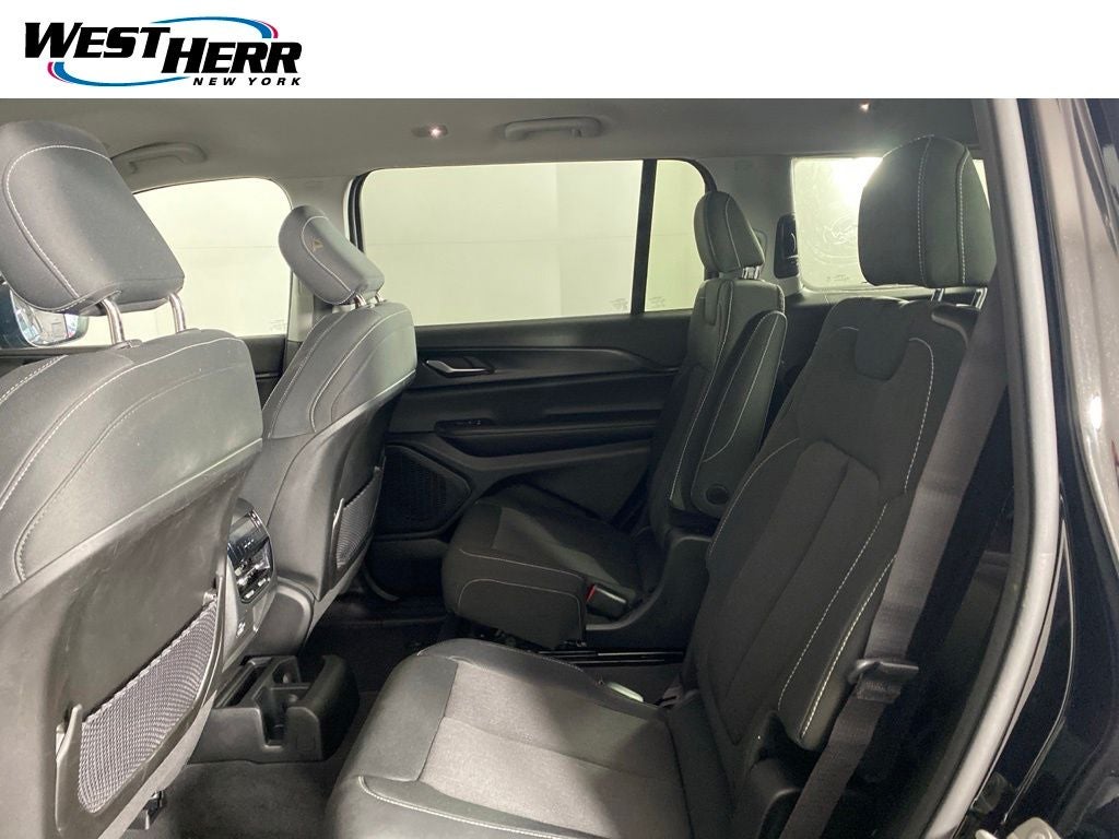 2024 Jeep Grand Cherokee L Laredo 4x4