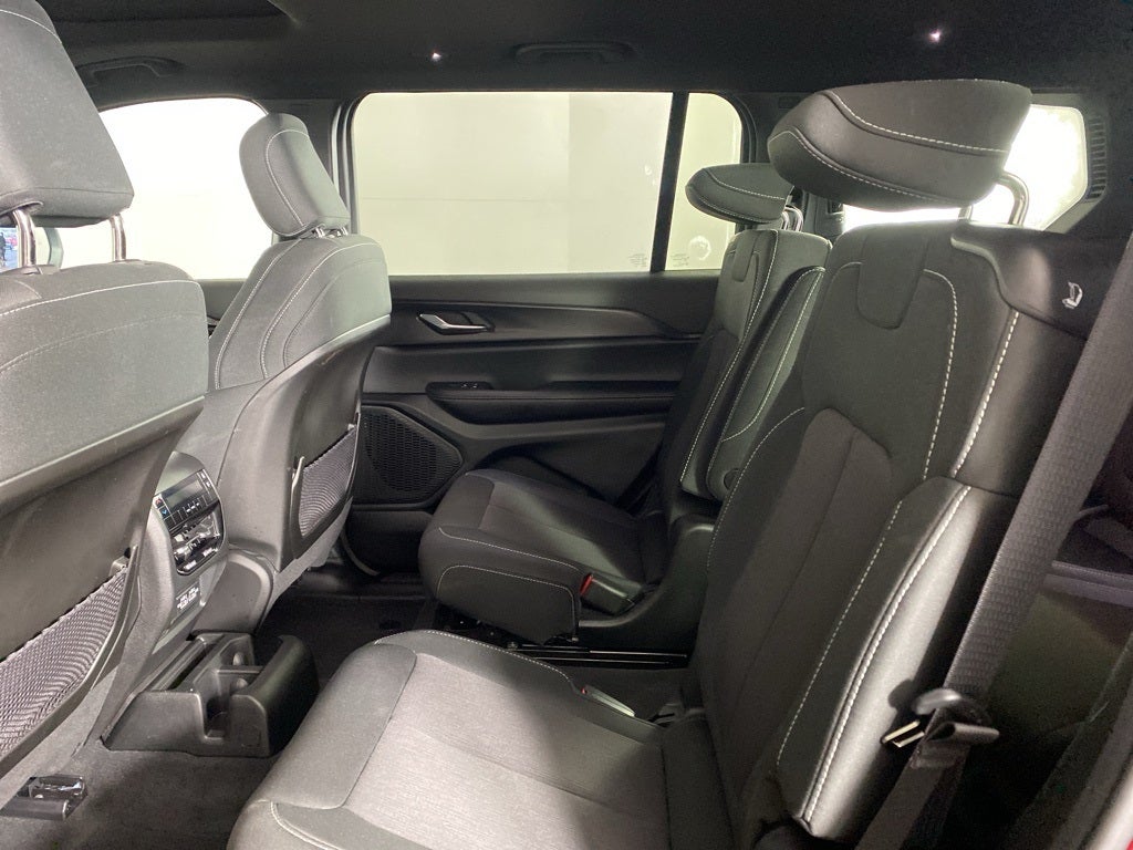 2025 Jeep Grand Cherokee L Laredo X 4x4