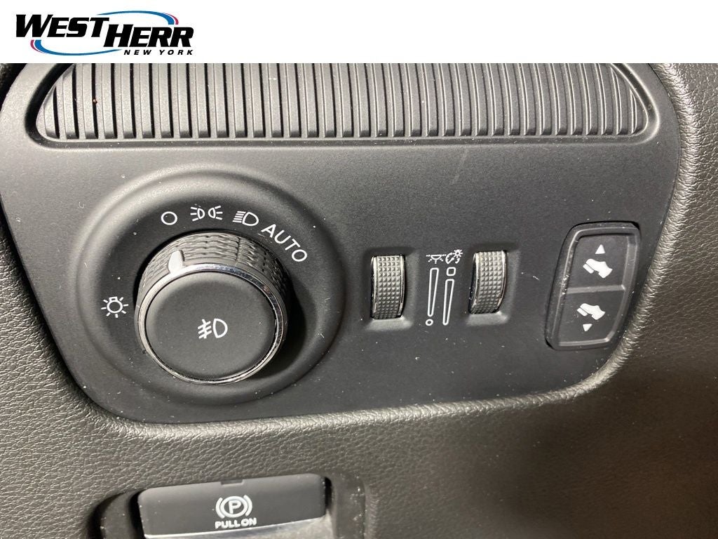 2023 Jeep Wagoneer Base