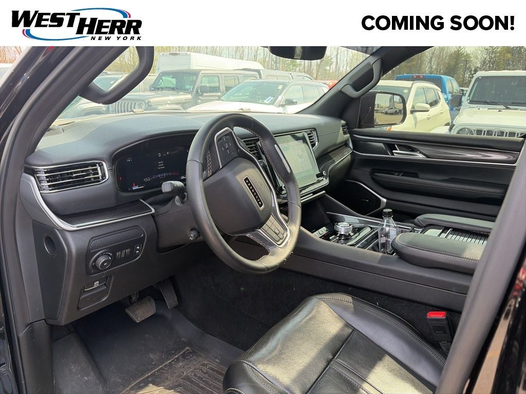 2023 Jeep Wagoneer Base