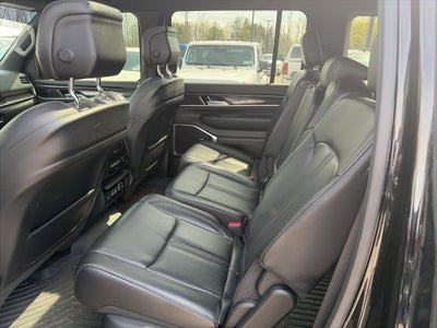 2023 Jeep Wagoneer Base