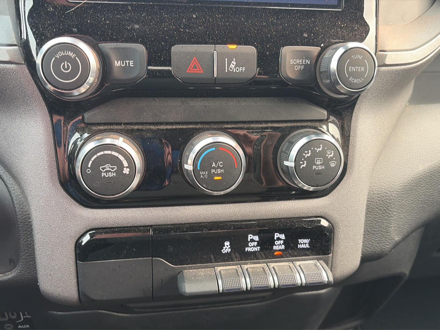 2025 RAM 1500 Tradesman Quad Cab 4x4 6'4' Box