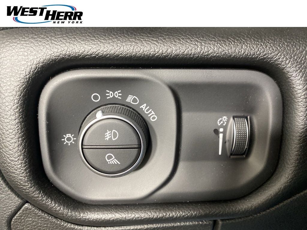 2025 RAM 1500 Big Horn Crew Cab 4x4 5'7' Box