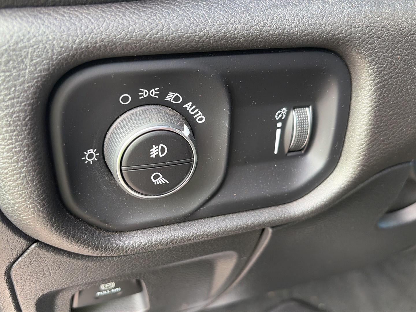 2024 RAM 1500 Tradesman Quad Cab 4x4 6'4' Box