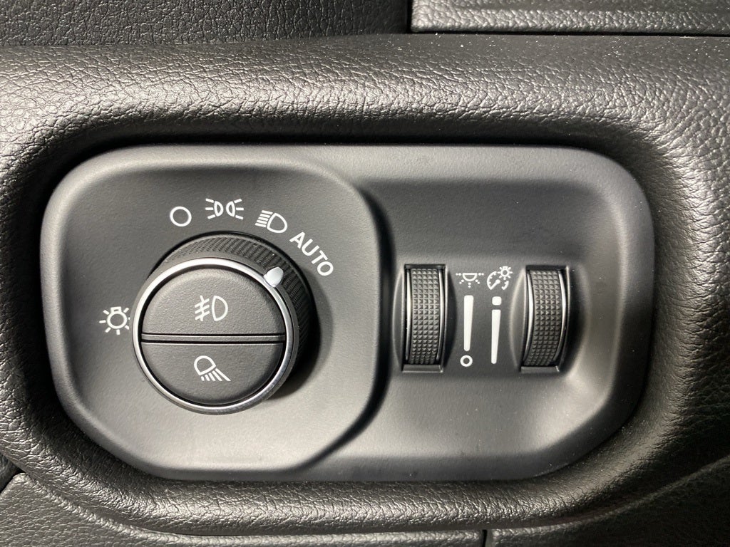 2025 RAM 1500 Big Horn Crew Cab 4x4 5'7' Box