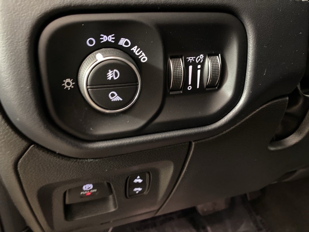 2023 RAM 1500 Limited Crew Cab 4x4 5'7' Box