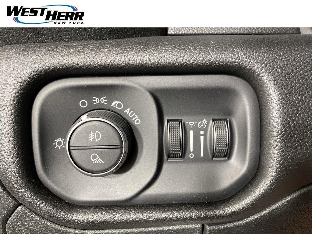 2023 RAM 1500 Laramie Crew Cab 4x4 5'7' Box