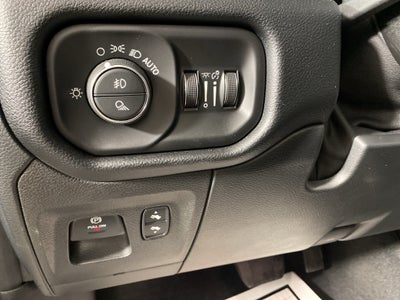 2022 RAM 1500 Laramie Crew Cab 4x4 5'7' Box