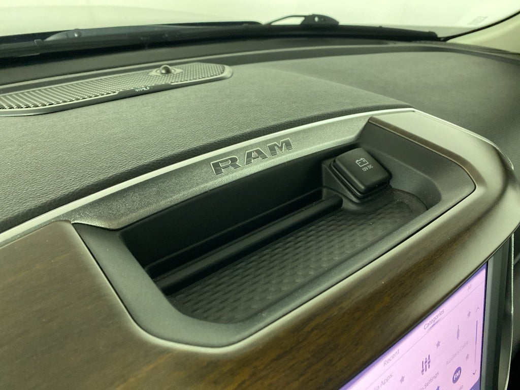 2022 RAM 1500 Laramie Crew Cab 4x4 5'7' Box