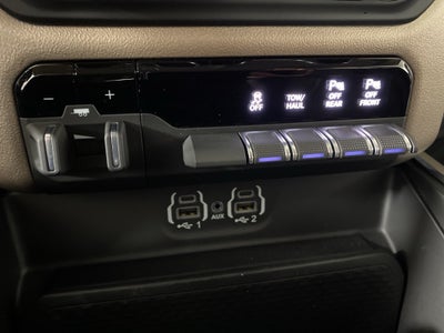 2022 RAM 1500 Laramie Crew Cab 4x4 5'7' Box