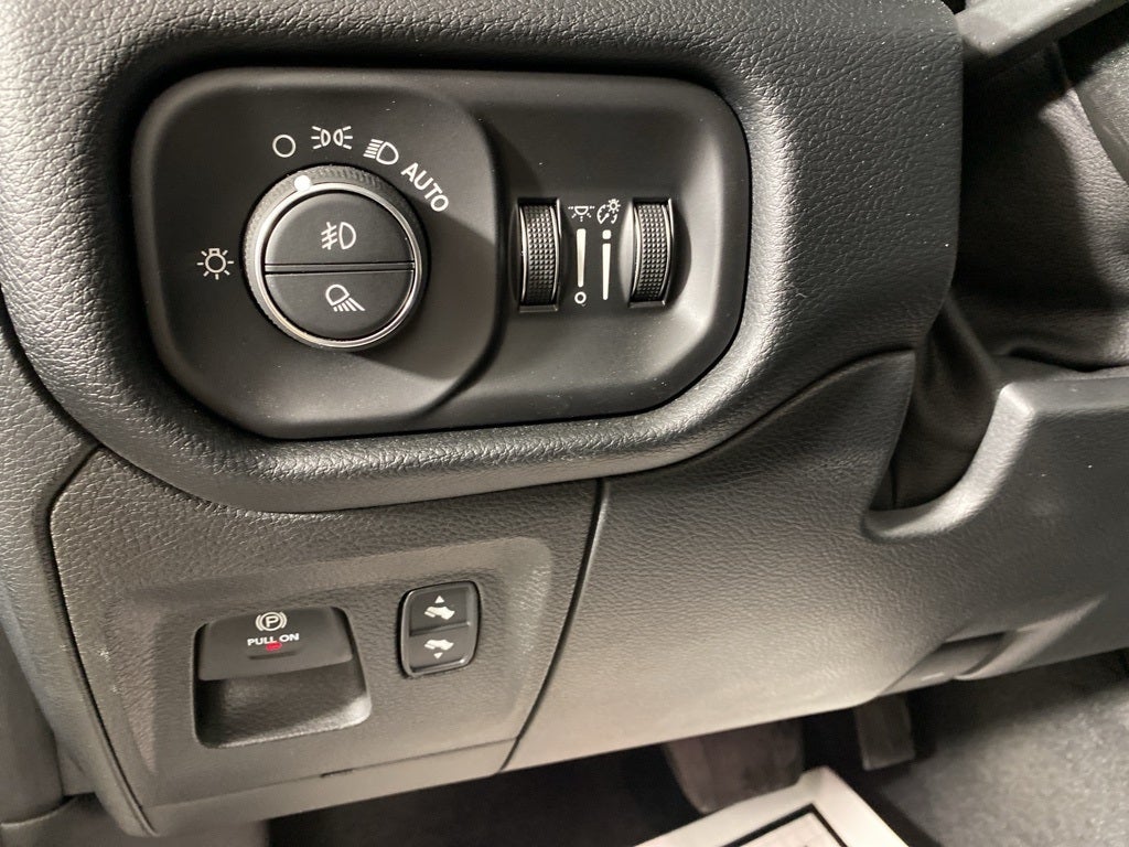 2022 RAM 1500 Laramie Crew Cab 4x4 5'7' Box