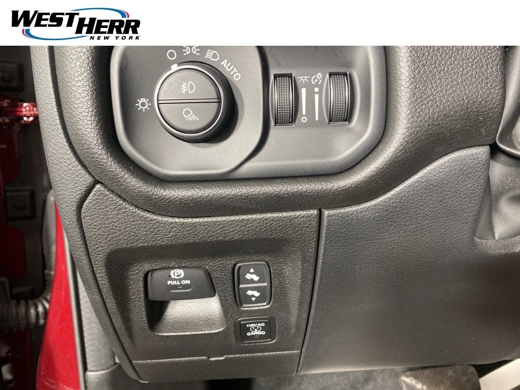 2023 RAM 1500 Laramie Crew Cab 4x4 5'7' Box