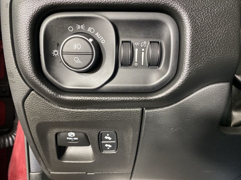 2023 RAM 1500 Laramie Crew Cab 4x4 5'7' Box