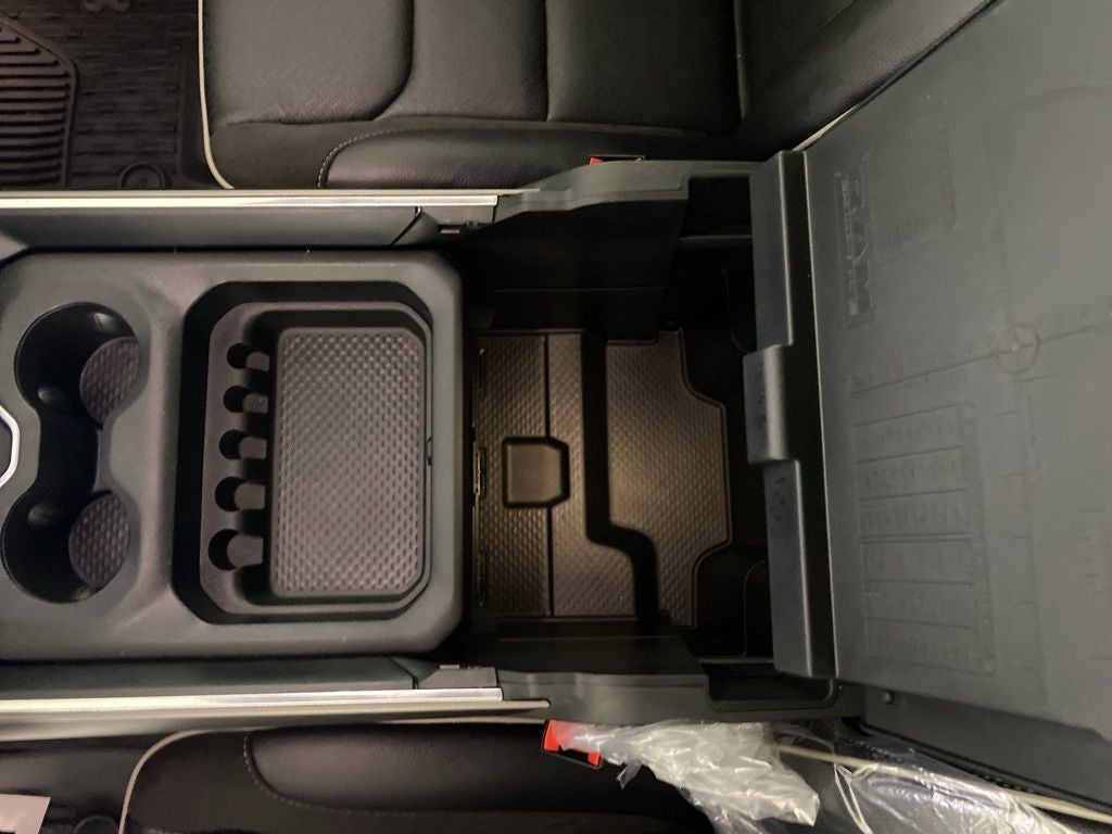 2023 RAM 1500 Laramie Crew Cab 4x4 5'7' Box