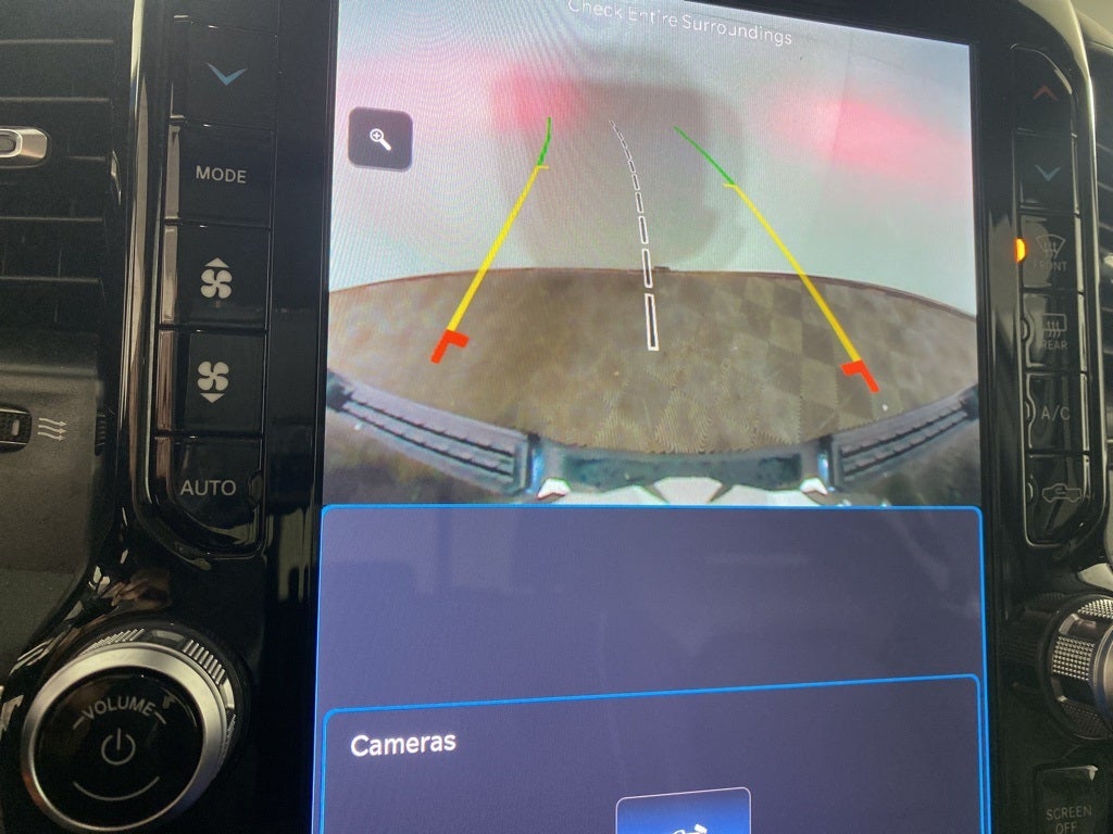 2023 RAM 1500 Laramie Crew Cab 4x4 6'4' Box