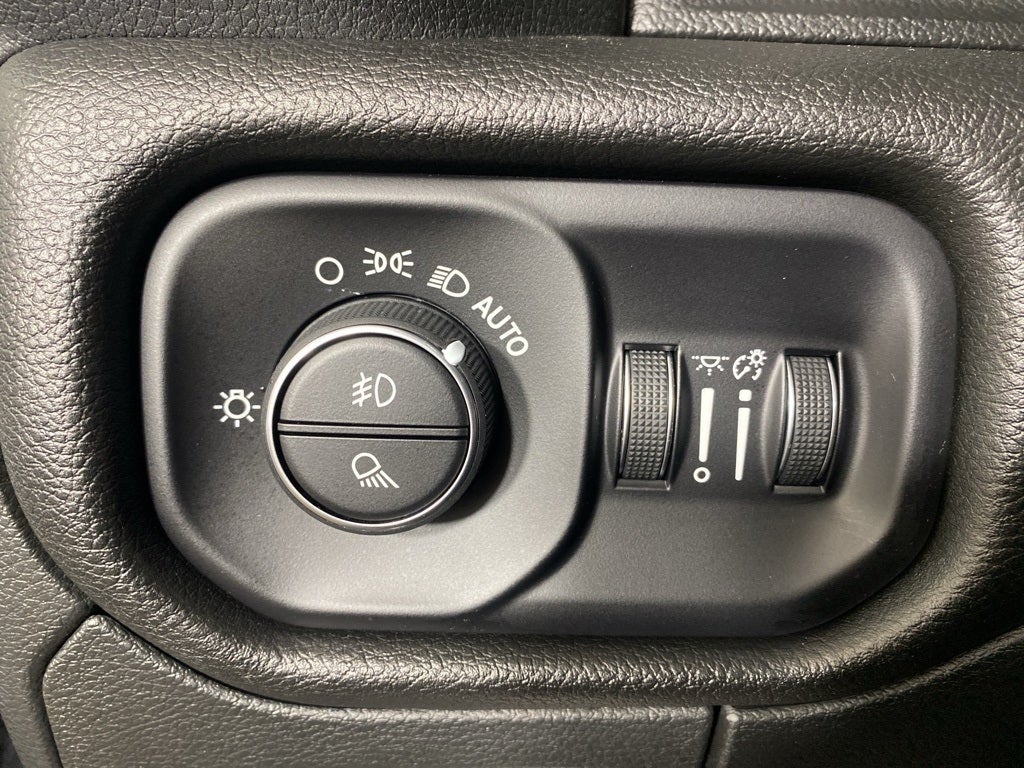 2023 RAM 1500 Laramie Crew Cab 4x4 6'4' Box