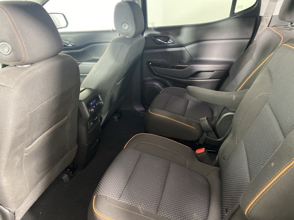 2023 GMC Acadia AWD AT4