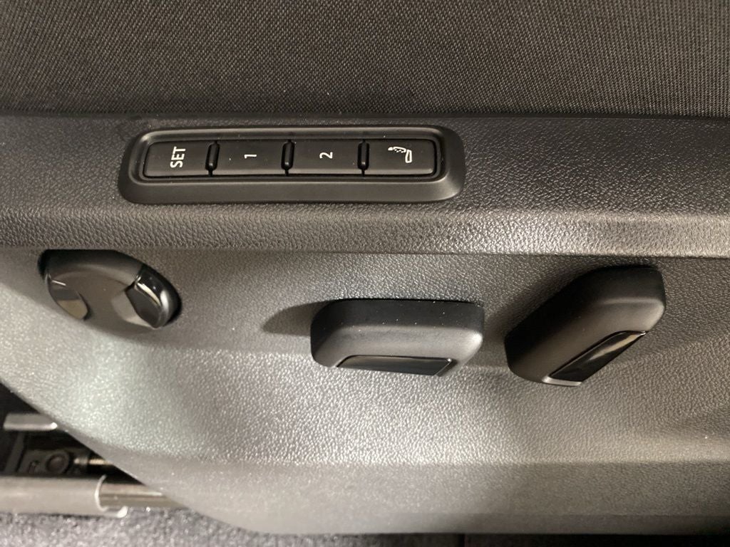 2025 Volkswagen Atlas Cross Sport 2.0T SEL Premium R-Line