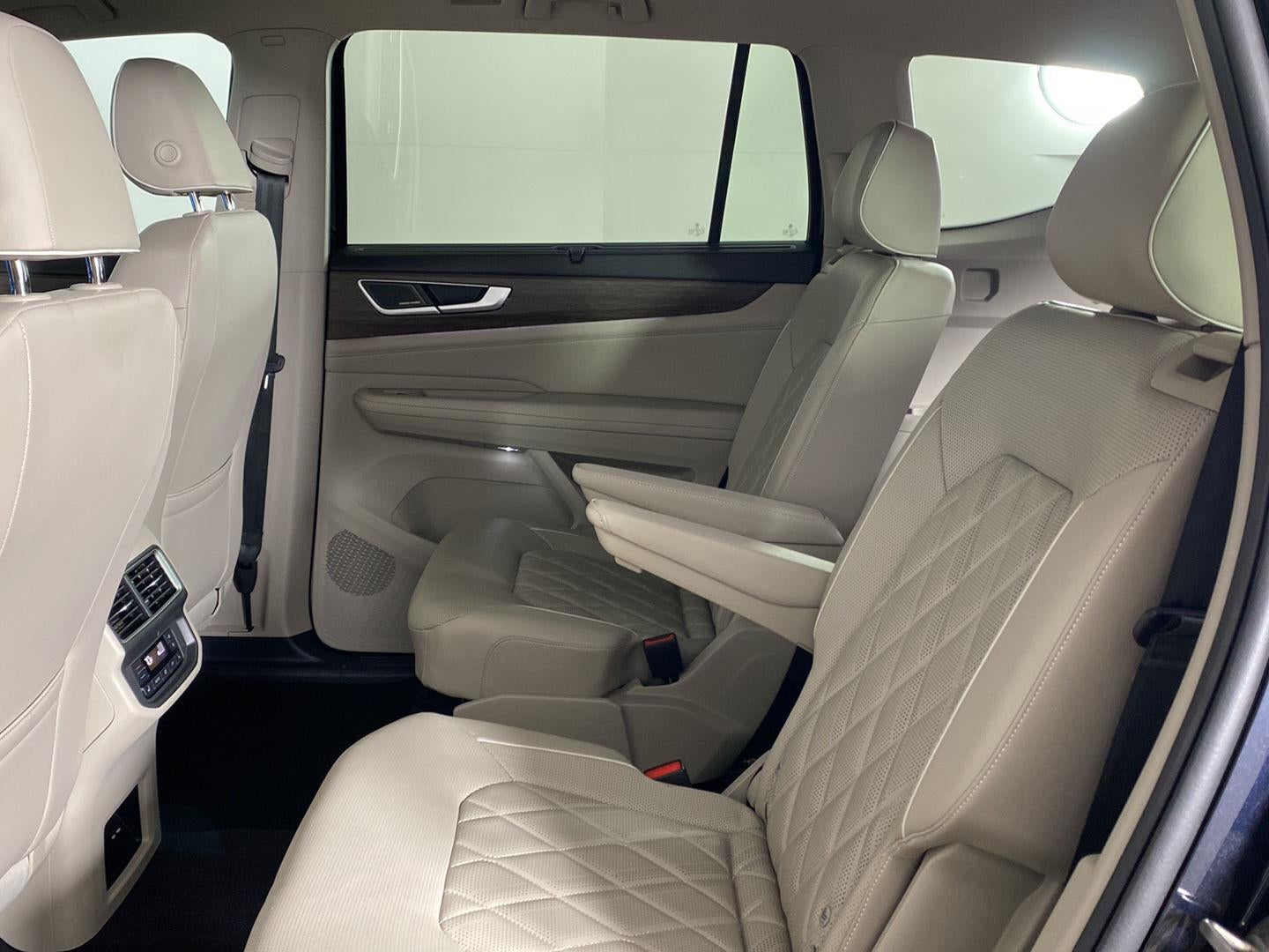 2024 Volkswagen Atlas 2.0T SEL Premium R-Line