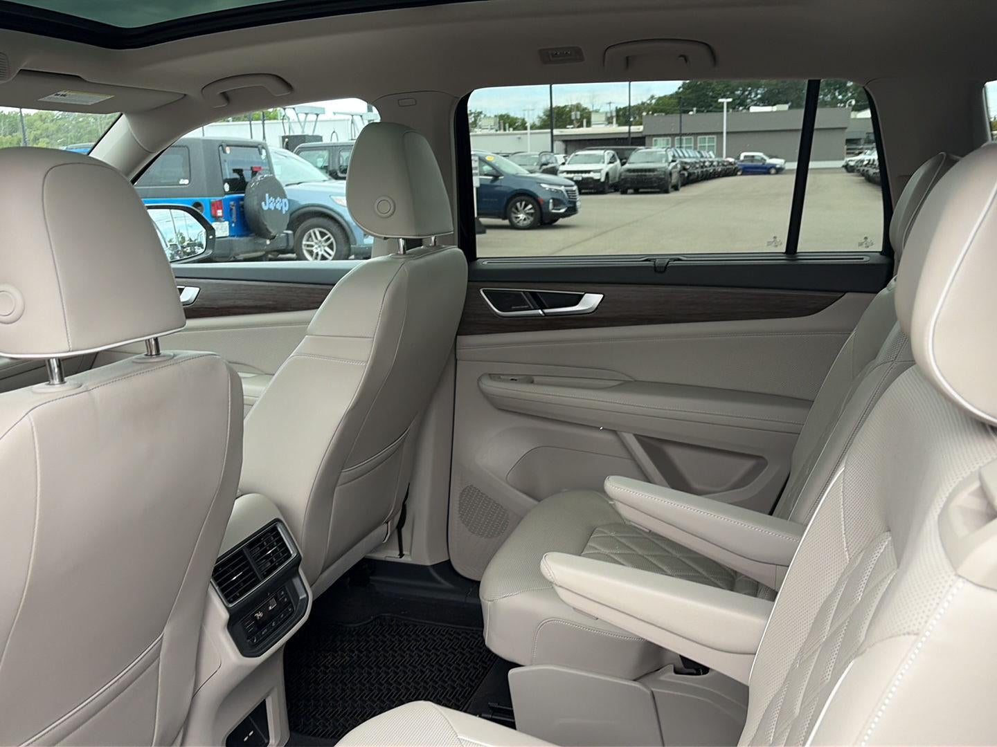 2024 Volkswagen Atlas 2.0T SEL Premium R-Line