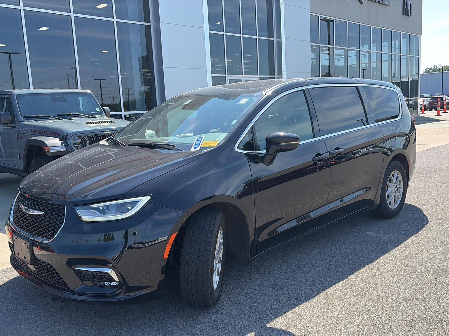 2025 Chrysler Pacifica Select