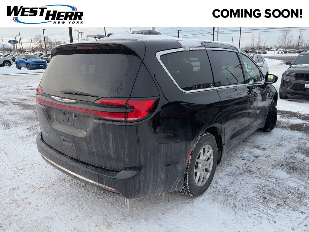 2025 Chrysler Pacifica Select