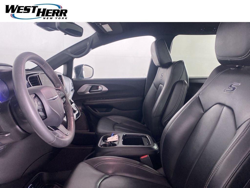 2023 Chrysler Pacifica Hybrid Touring L