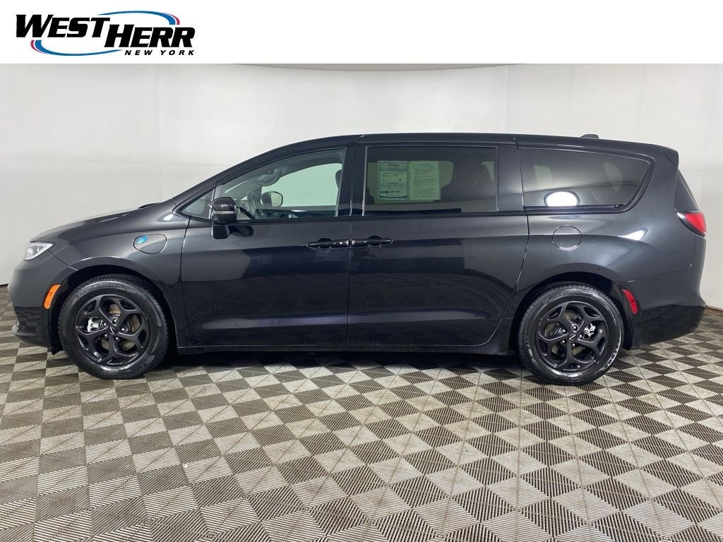 2023 Chrysler Pacifica Hybrid Touring L
