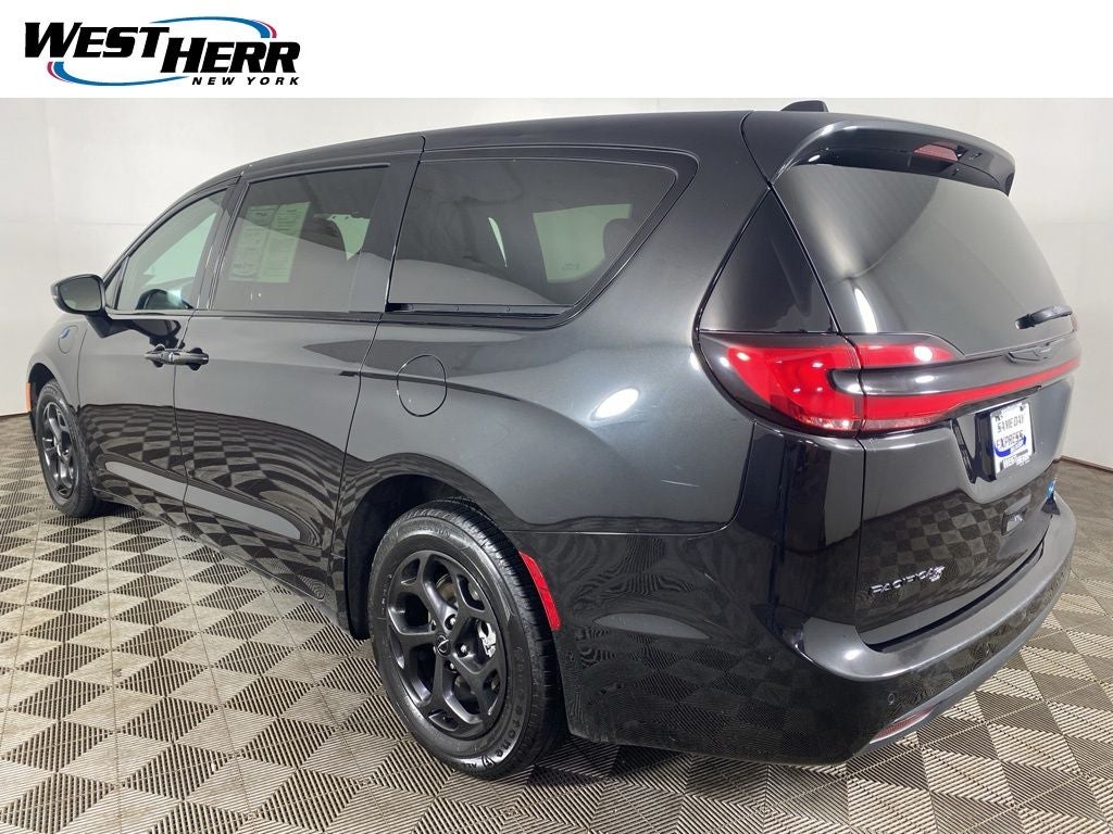 2023 Chrysler Pacifica Hybrid Touring L