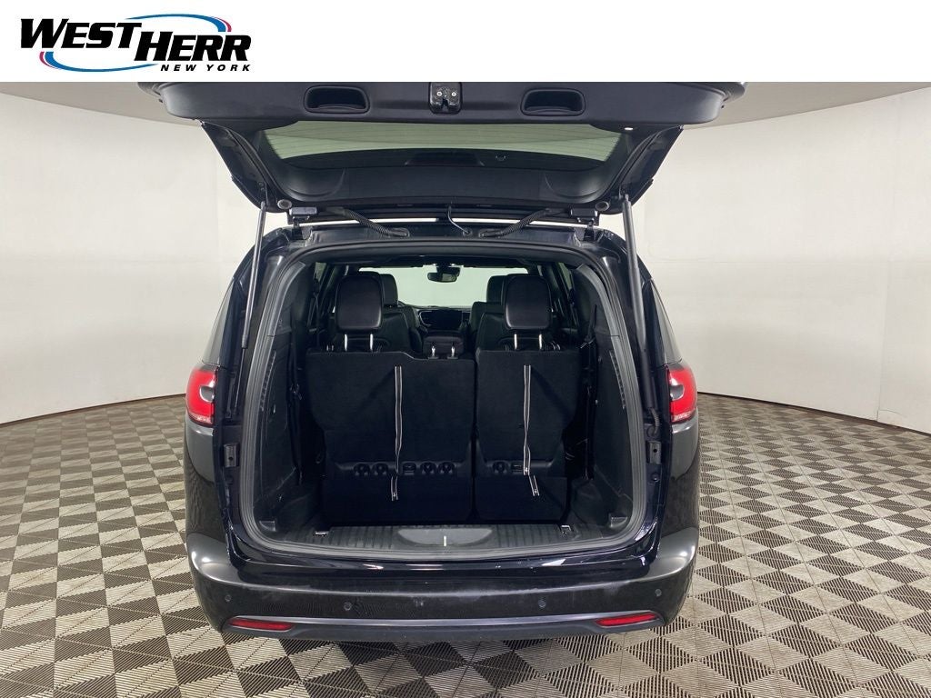 2023 Chrysler Pacifica Hybrid Touring L