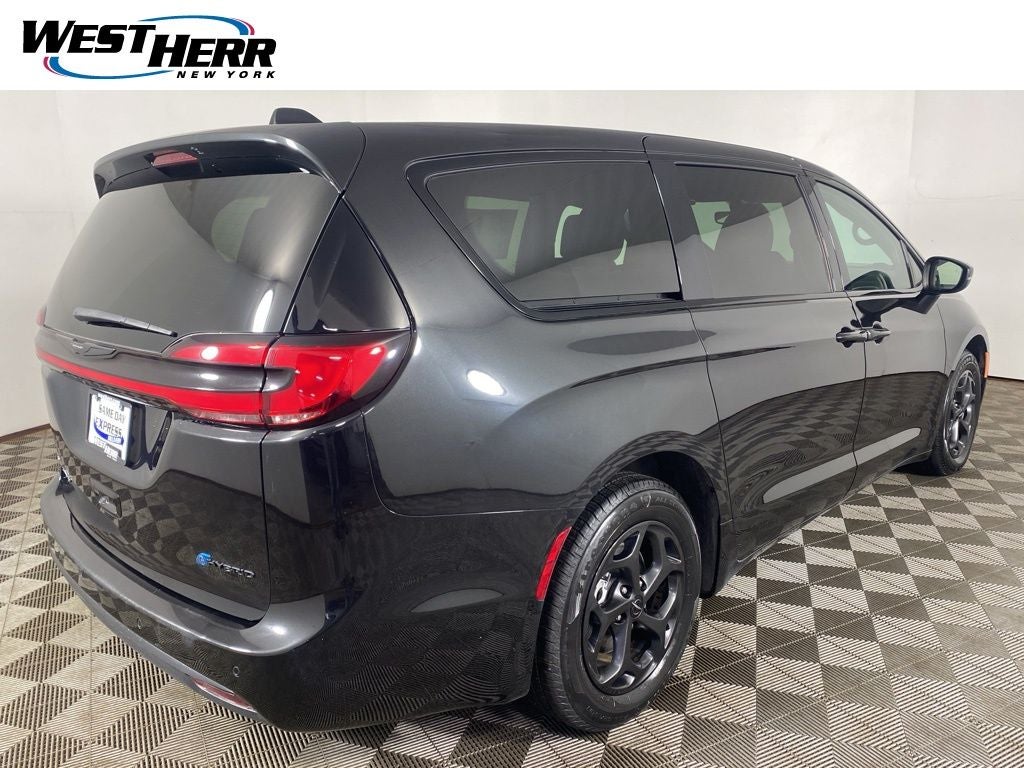 2023 Chrysler Pacifica Hybrid Touring L
