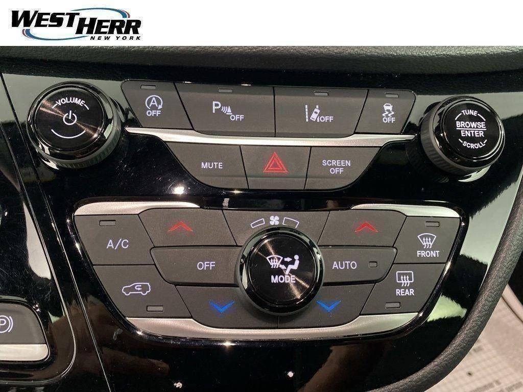 2026 Chrysler Pacifica Select AWD