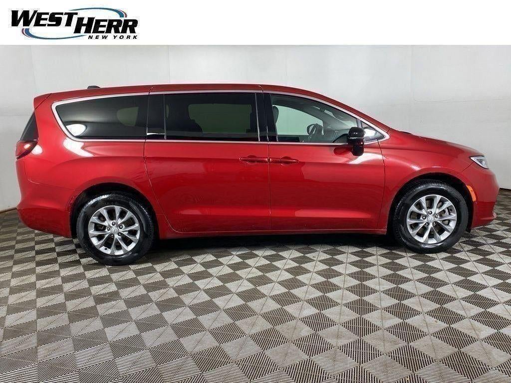 2026 Chrysler Pacifica Select AWD